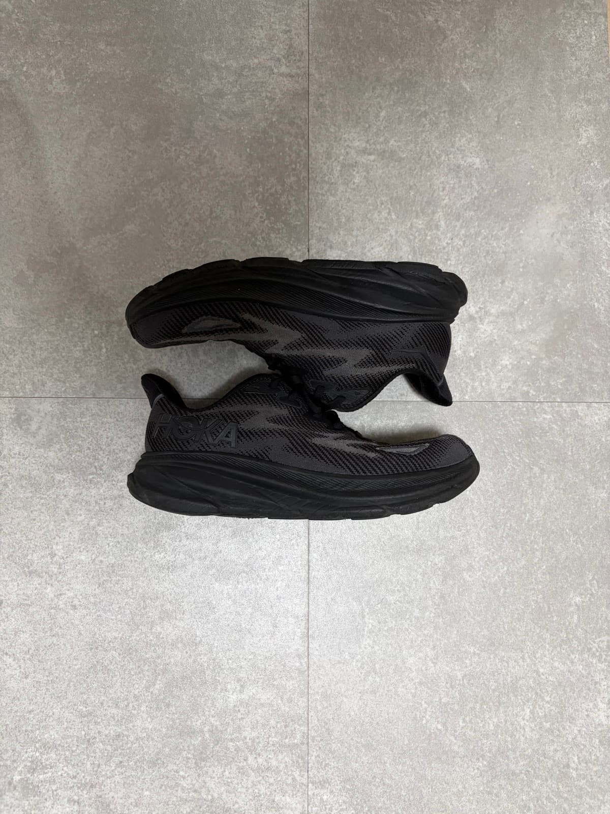 HOKA CLIFTON 9 実物写真 1